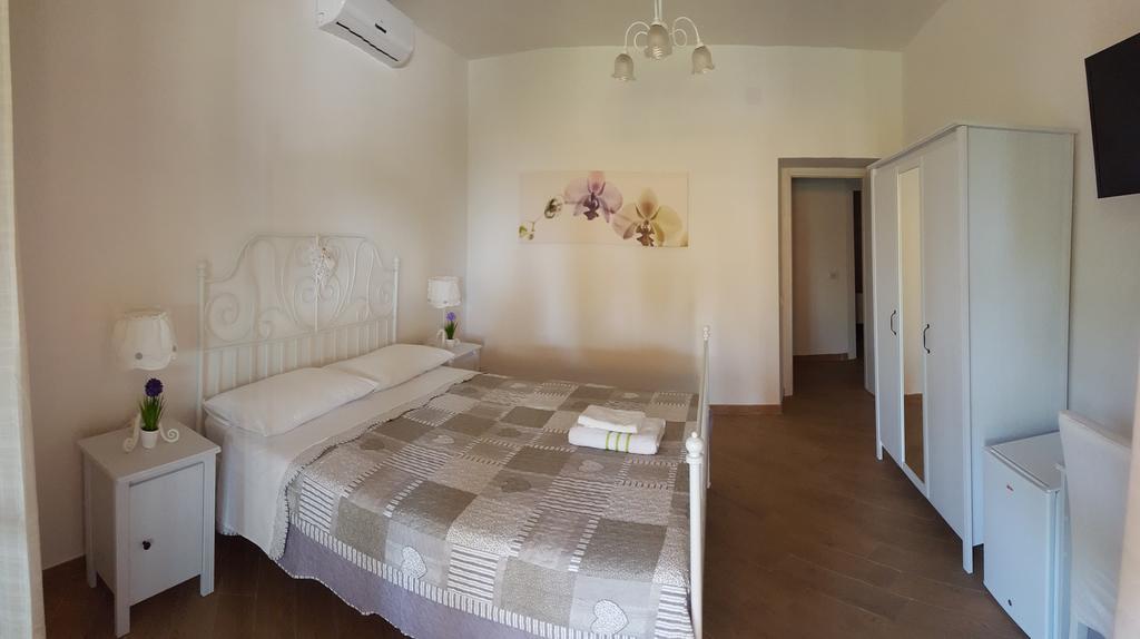 Bed And Breakfast La Corte Degli Ulivi Civitavecchia Phòng bức ảnh