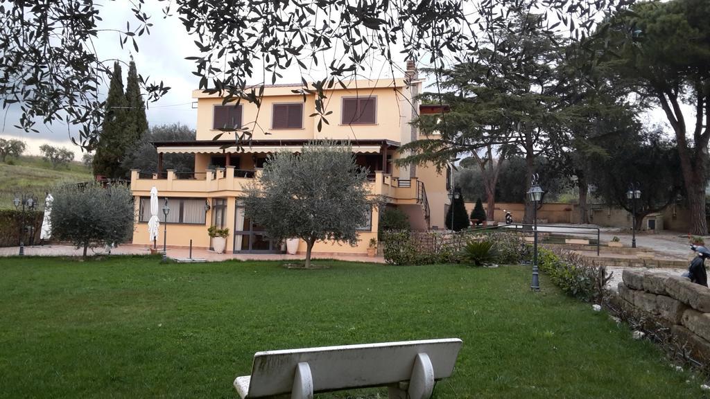 Bed And Breakfast La Corte Degli Ulivi Civitavecchia Ngoại thất bức ảnh