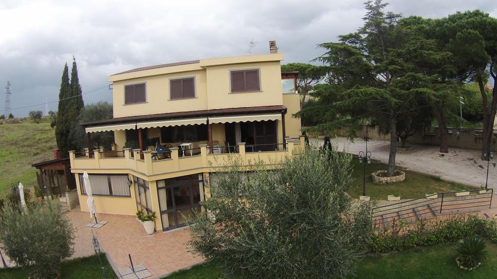 Bed And Breakfast La Corte Degli Ulivi Civitavecchia Ngoại thất bức ảnh