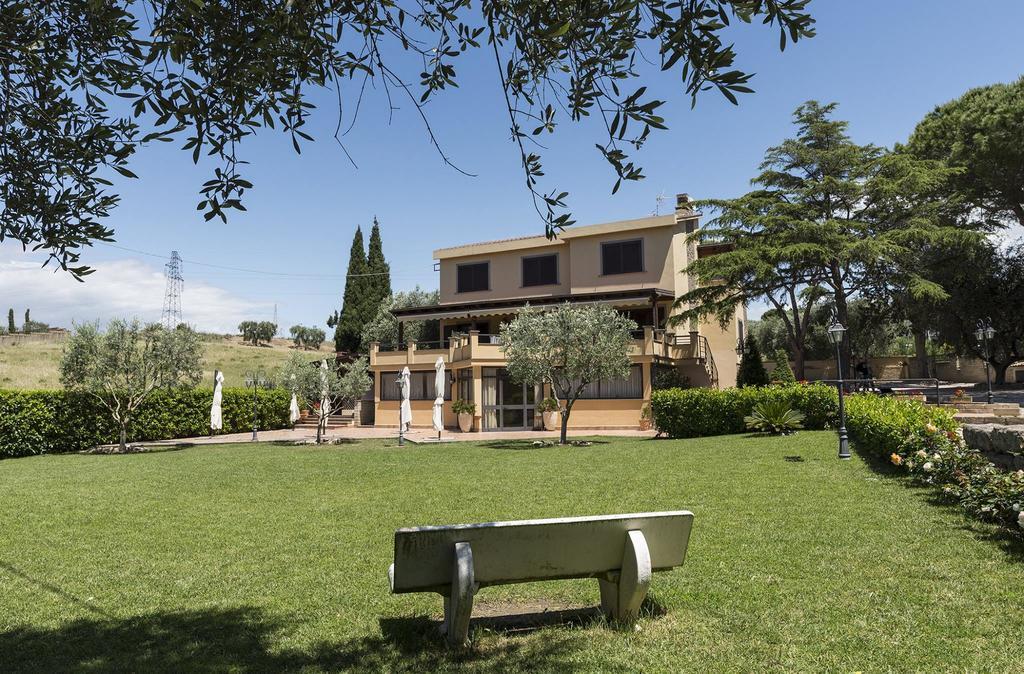Bed And Breakfast La Corte Degli Ulivi Civitavecchia Ngoại thất bức ảnh