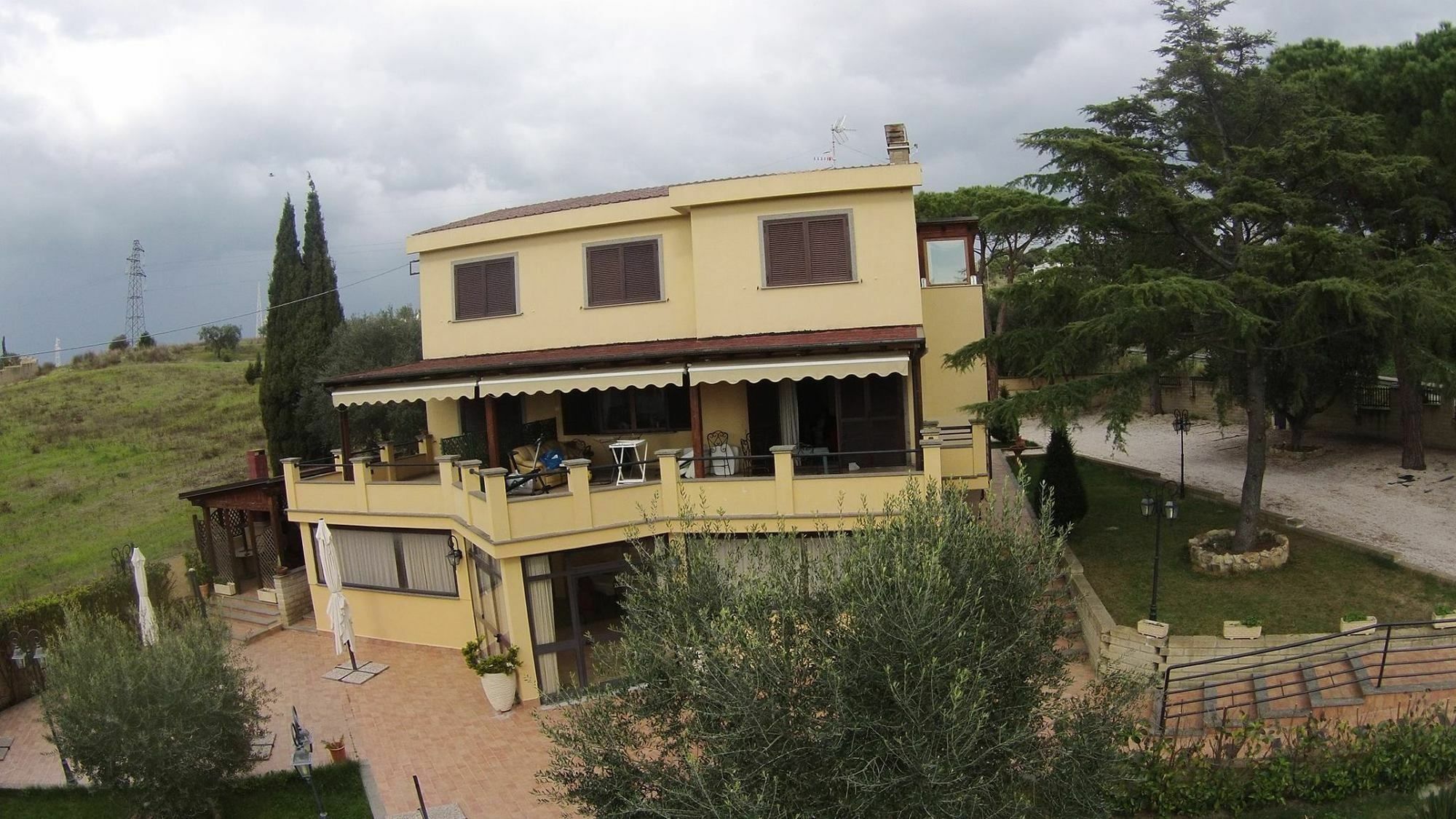 Bed And Breakfast La Corte Degli Ulivi Civitavecchia Ngoại thất bức ảnh