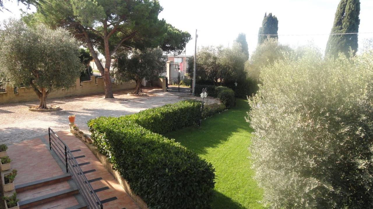 Bed And Breakfast La Corte Degli Ulivi Civitavecchia Ngoại thất bức ảnh