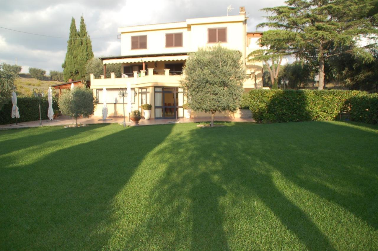 Bed And Breakfast La Corte Degli Ulivi Civitavecchia Ngoại thất bức ảnh
