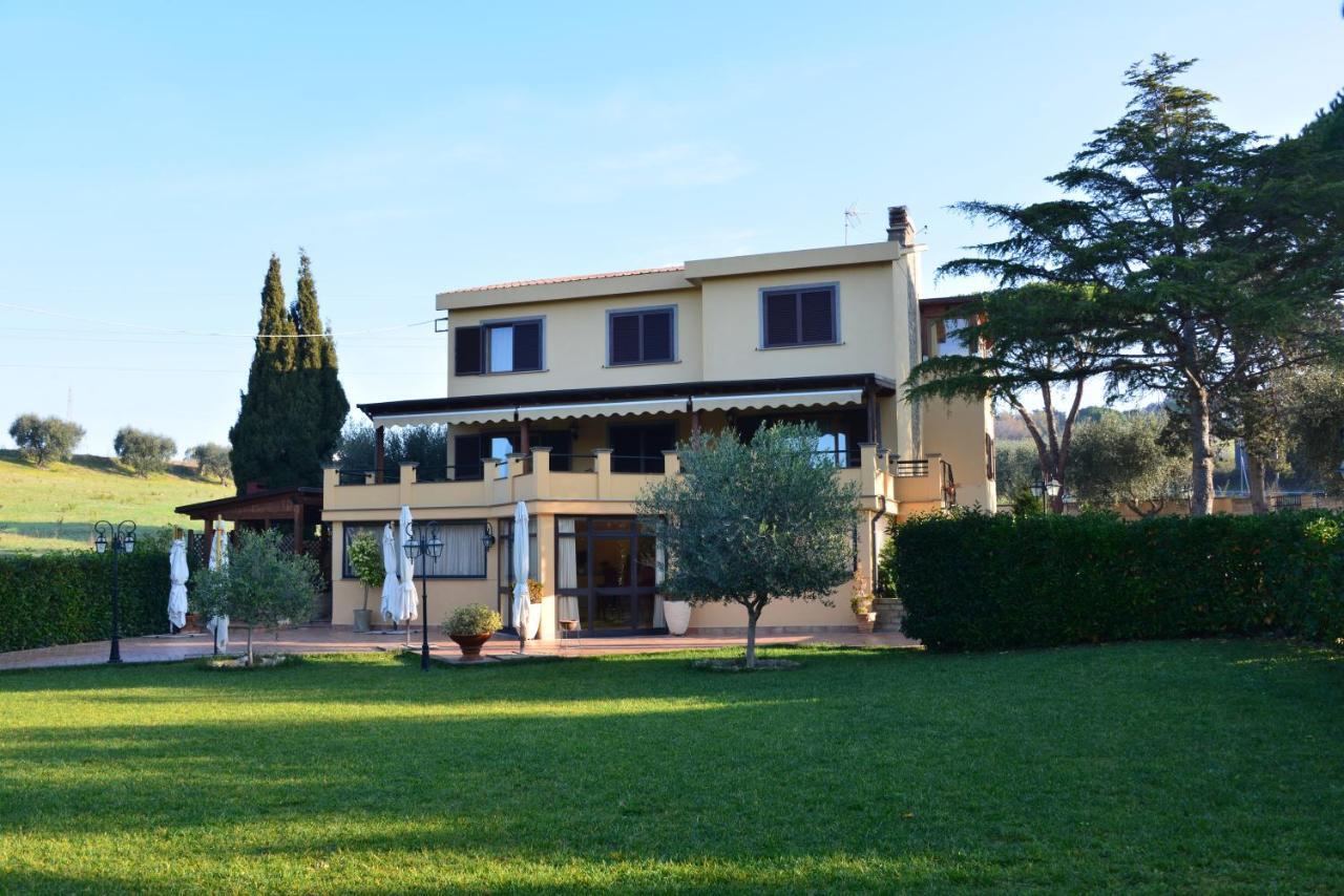 Bed And Breakfast La Corte Degli Ulivi Civitavecchia Ngoại thất bức ảnh