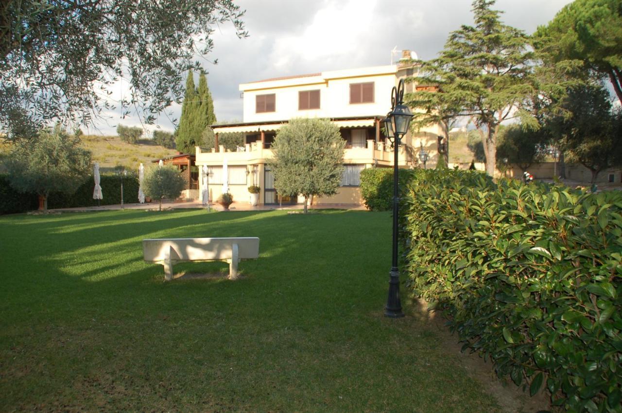 Bed And Breakfast La Corte Degli Ulivi Civitavecchia Ngoại thất bức ảnh